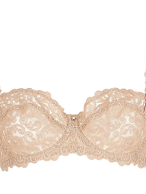 Бюст Nikol Djumon